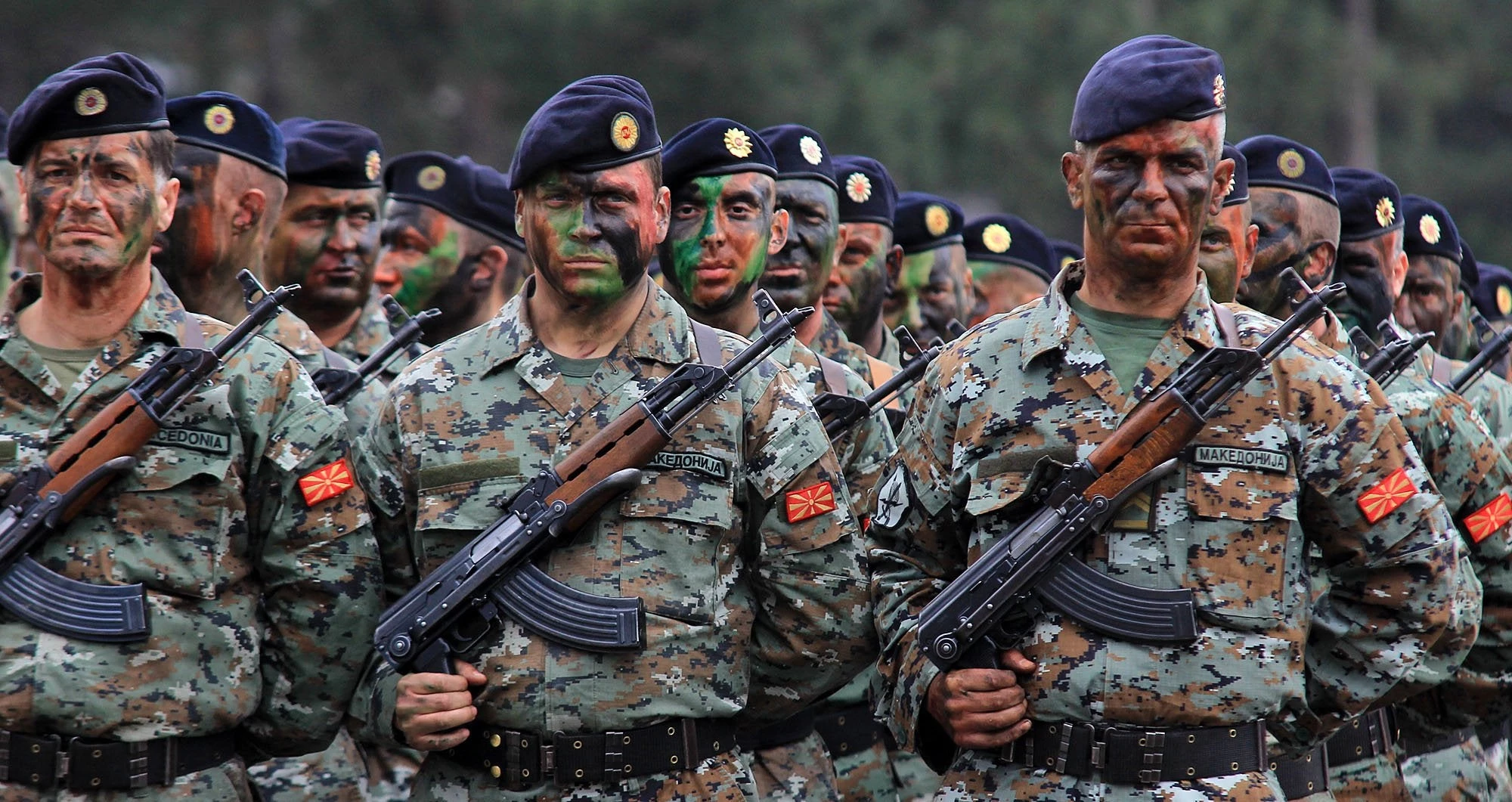 Αιματοχυσία στα Σκόπια «βλέπουν» οι αναλυτές: «Δεν έχουμε ούτε τανκς, ούτε αεροπλάνα και στρατιώτες» – Φόβοι για εθνοτικές συγκρούσεις